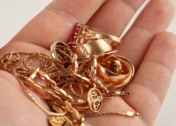 How to Sell Designer Bags for extra Cash on a Pawn Shop